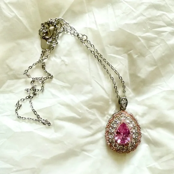 NWOT Teardrop Pendant Necklace - Picture 5 of 6